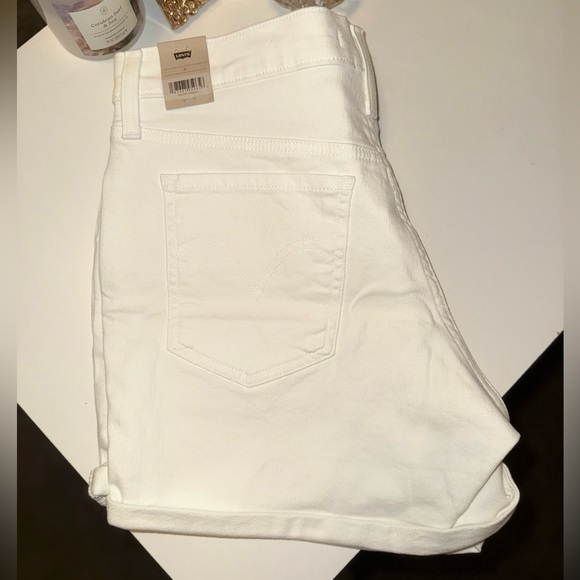 Levi's White Jean Shorts with Raw Hem and Mid-Thigh Length - Picture 7 of 8